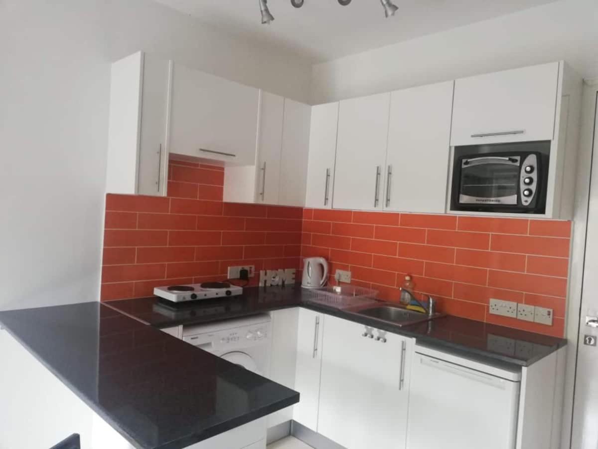 Cozy 1 Bedroom Apartment Close To The Beach Paphos Buitenkant foto
